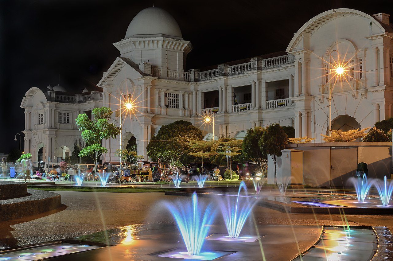 Ipoh city hotel drop-off area for luggage-friendly MPV transfer
